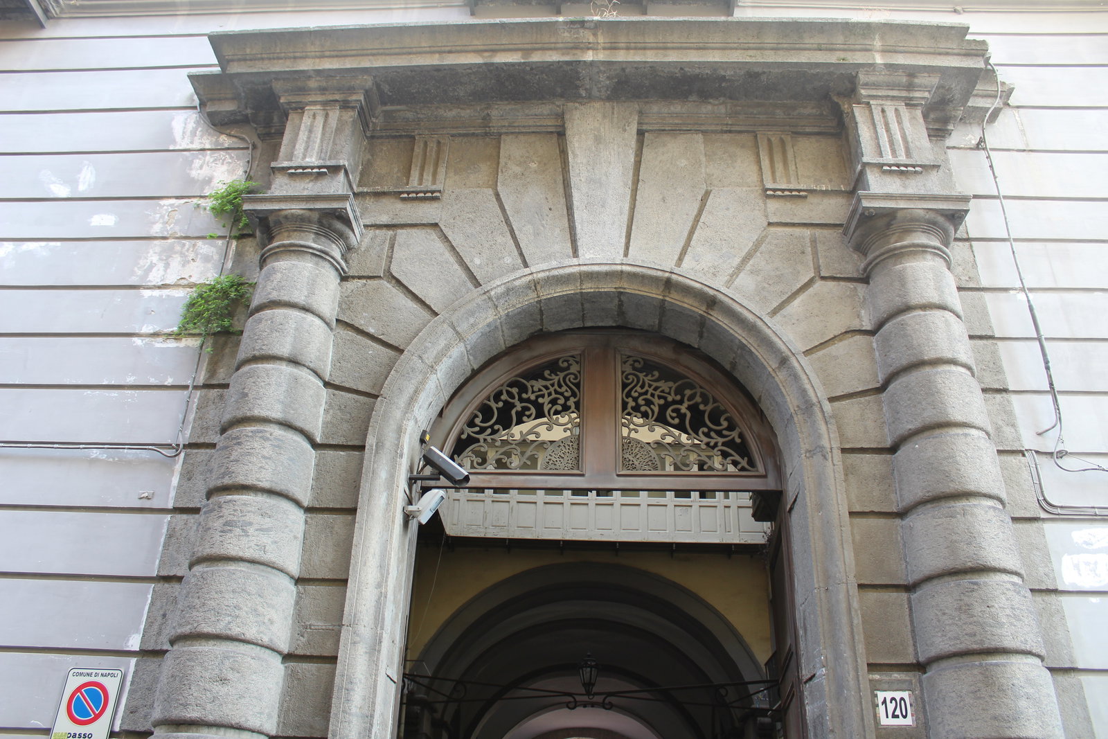 Palazzo dei principi di Sannicandro (palazzo, privato) - Napoli (NA)
